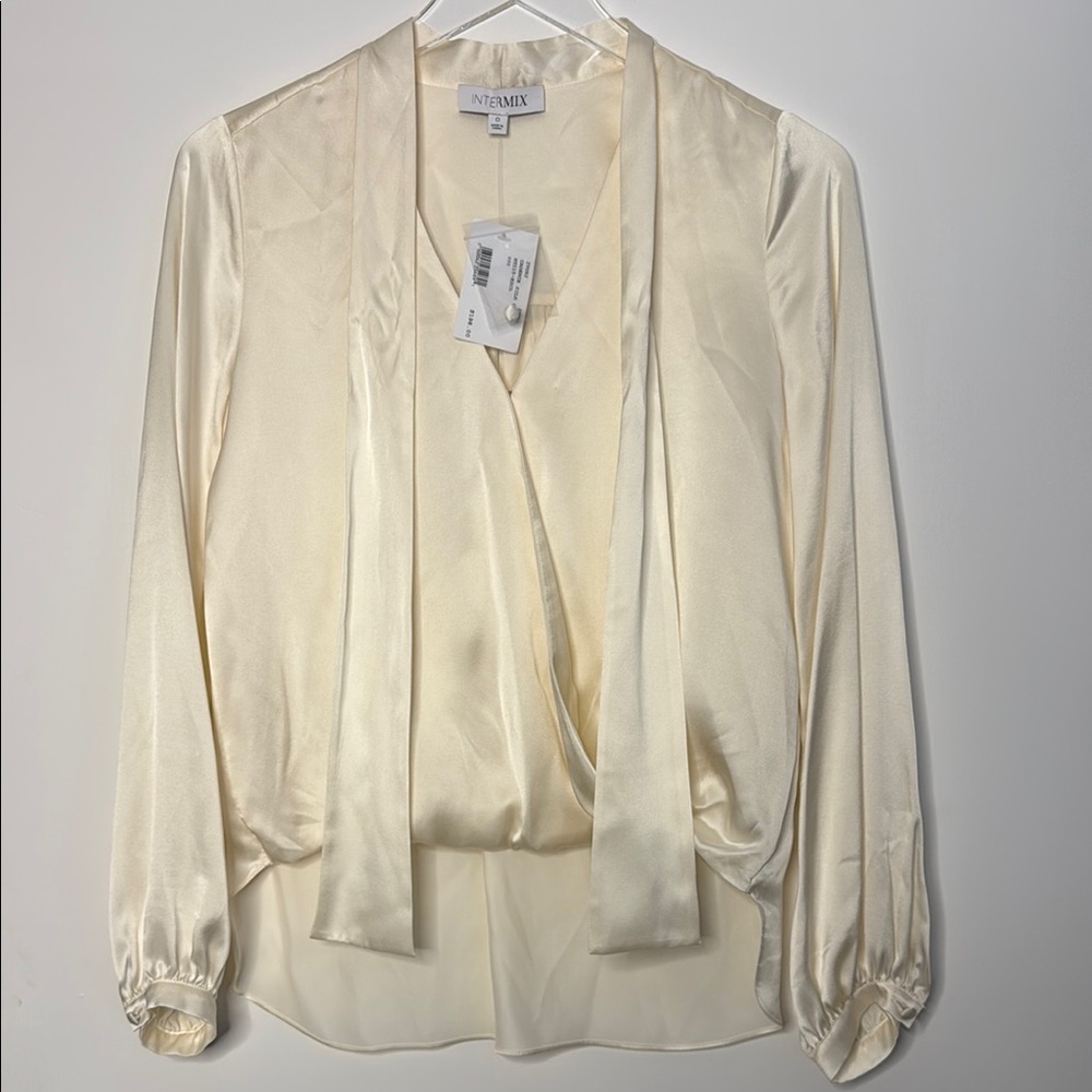 NWT Intermix 100% silk top, size 0 or XS